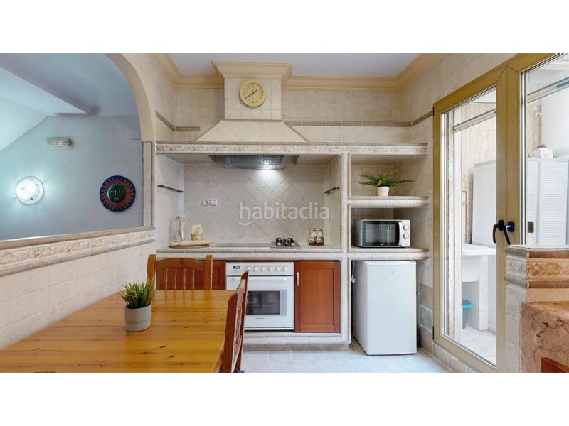 Foto fb3078ac-ae38-4427-9a3e-bb80a6312562. Casa amb calefacció aparcament a Natzaret Valencia