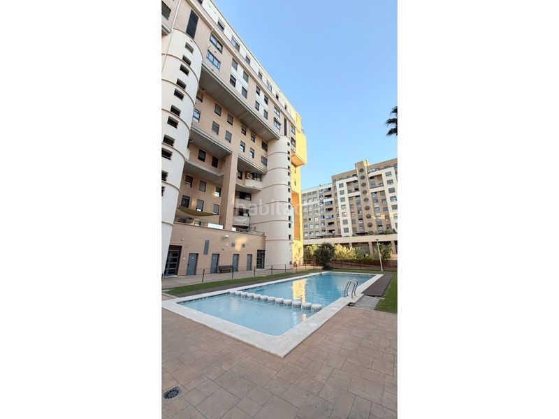 Foto b8872250-e0a0-41ff-8e05-74e14aff45ad. Pis amb piscina a Nou Campanar Valencia