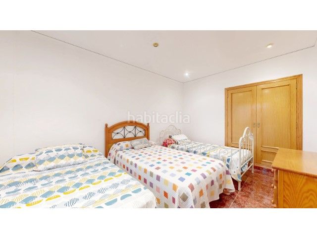 Foto 12729e5c-3e75-457d-99d3-e2fd3e6c5204. Casa amb piscina a Centre Alzira