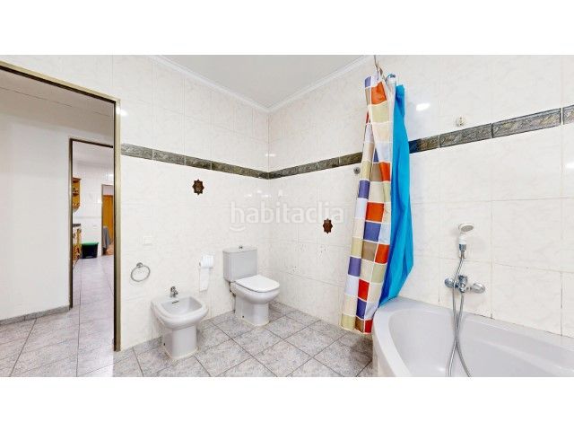 Foto 146d6d3a-3db2-4870-b50e-ada2de1c080b. Casa amb piscina a Centre Alzira