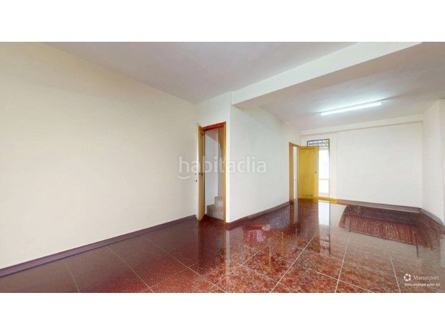 Foto 19e432e8-e4be-477b-be2c-94d5f128e972. Casa amb piscina a Centre Alzira