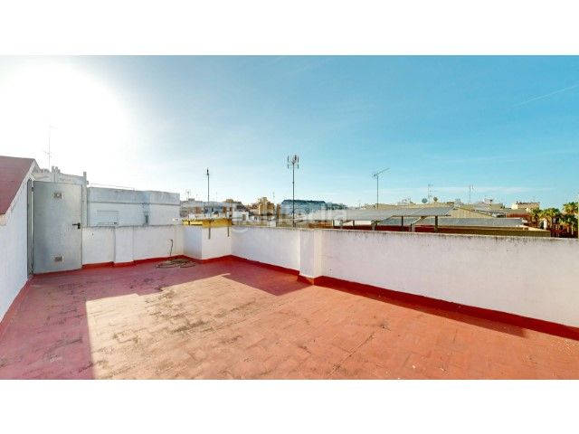 Foto 36c4bca0-3c3d-4064-bcd6-3ef8c595369d. Casa amb piscina a Centre Alzira