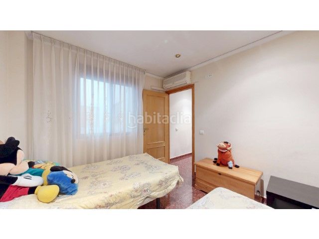 Foto 49a270e9-96d9-42da-be1a-025d2628f3aa. Casa amb piscina a Centre Alzira