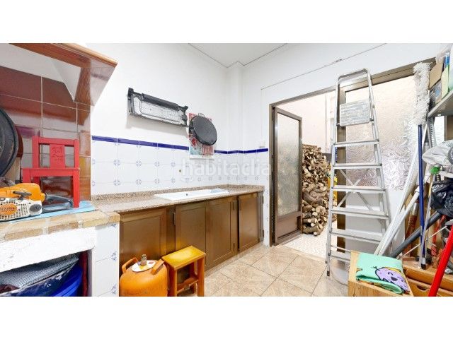 Foto 50bf7a81-4d34-493d-8382-d077c22e6105. Casa amb piscina a Centre Alzira