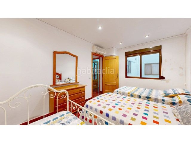 Foto 50d348c6-d608-4839-bee6-804d96655f07. Casa amb piscina a Centre Alzira