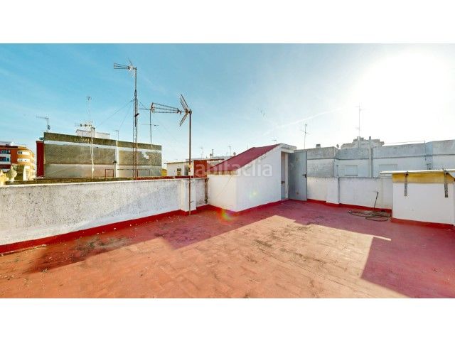 Foto 61a9562b-35fa-47ea-9567-7db6901cfd99. Casa amb piscina a Centre Alzira