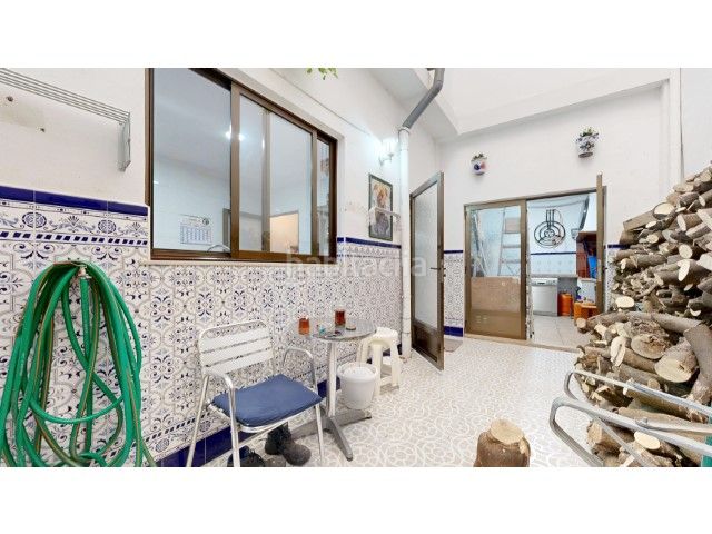 Foto 621d0b35-2570-489d-a151-d4019cb7091e. Casa amb piscina a Centre Alzira