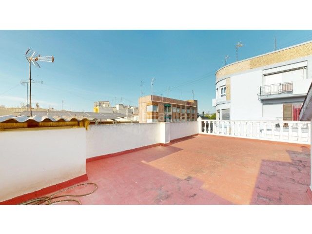 Foto 9e8698f2-450d-428b-9cfc-52cb10143b29. Casa amb piscina a Centre Alzira