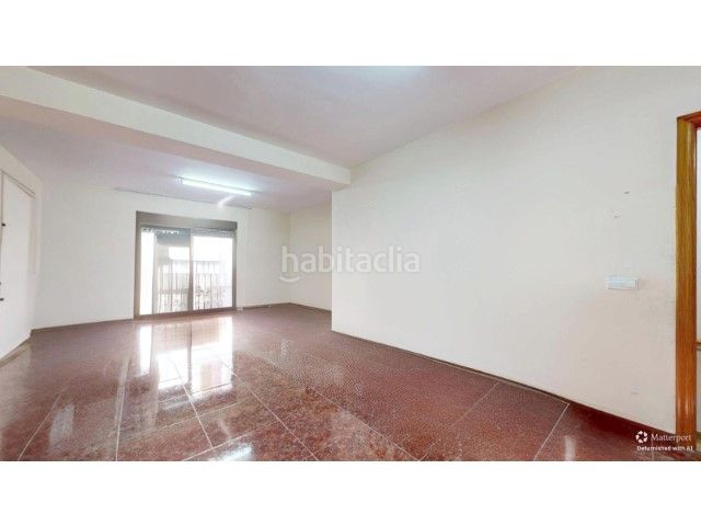 Foto a6d83209-86bf-4cda-b005-3d4a3daa1ce0. Casa amb piscina a Centre Alzira