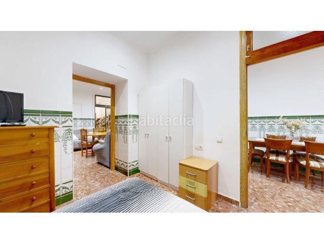 Foto d0aee3e4-ed89-4ac3-9e24-06df10fdc3f1. Casa amb piscina a Centre Alzira