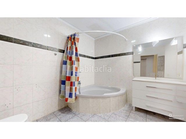 Foto d5a90f17-6c47-4d8c-ade3-dba2244439b4. Casa amb piscina a Centre Alzira