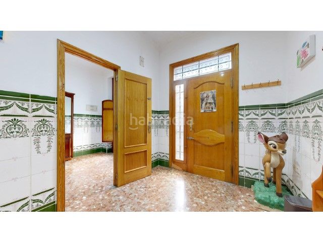 Foto df3f634e-a6a9-471c-b6f9-8b1fe78223d9. Casa amb piscina a Centre Alzira