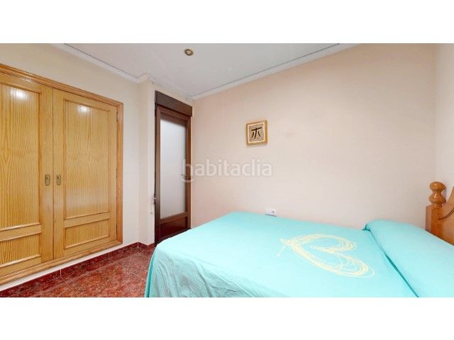 Foto e169a5d5-dc63-425d-ba34-bd64a590e72c. Casa amb piscina a Centre Alzira