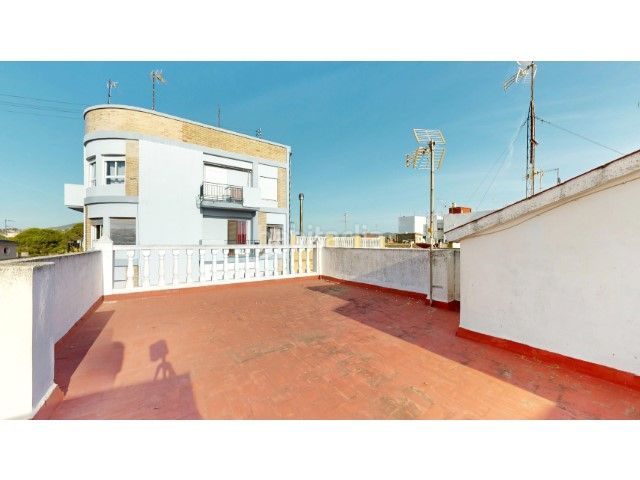 Foto ed3b2bf8-6527-4a8a-8cd6-909ce514ff45. Casa amb piscina a Centre Alzira