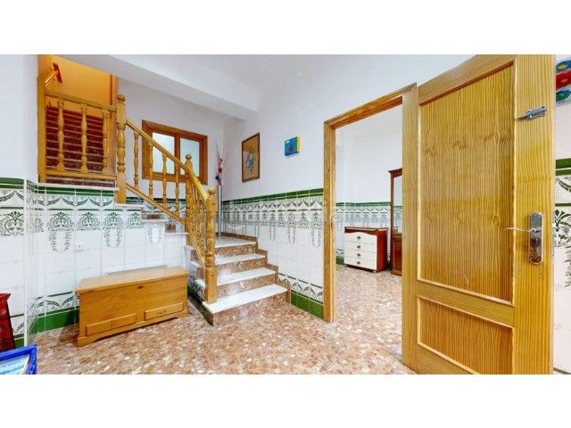 Foto ff4580a5-3987-4e10-8662-25399291bac7. Casa amb piscina a Centre Alzira