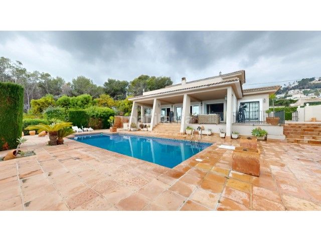 Foto a498cccd-eeb4-432c-9598-cd9279e93d68. Xalet amb calefacció aparcament piscina a Casco Urbano Moraira