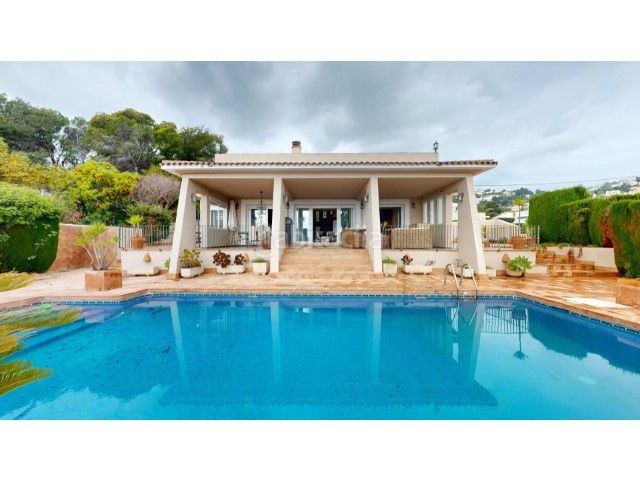 Foto a7dace21-9e28-4263-a0b0-ea4c4ccf10a4. Xalet amb calefacció aparcament piscina a Casco Urbano Moraira