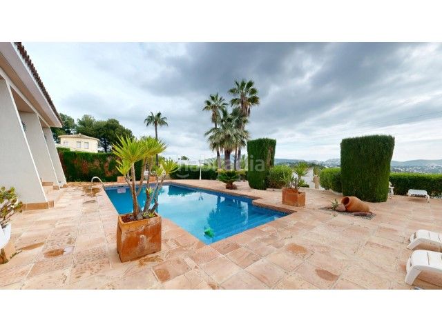 Foto fda7fe88-e0f1-4417-a294-329cba00e26c. Xalet amb calefacció aparcament piscina a Casco Urbano Moraira