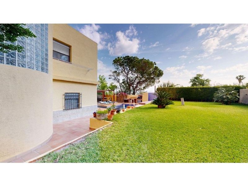Foto 1e74a9ac-e5e4-4777-9550-ca4e0411bfc2. Casa amb calefacció aparcament piscina a Riba - roja de Túria
