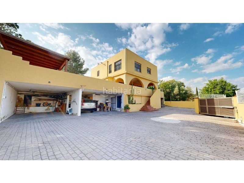 Foto 6f08f911-d875-436e-a391-178e062c8494. Casa amb calefacció aparcament piscina a Riba - roja de Túria