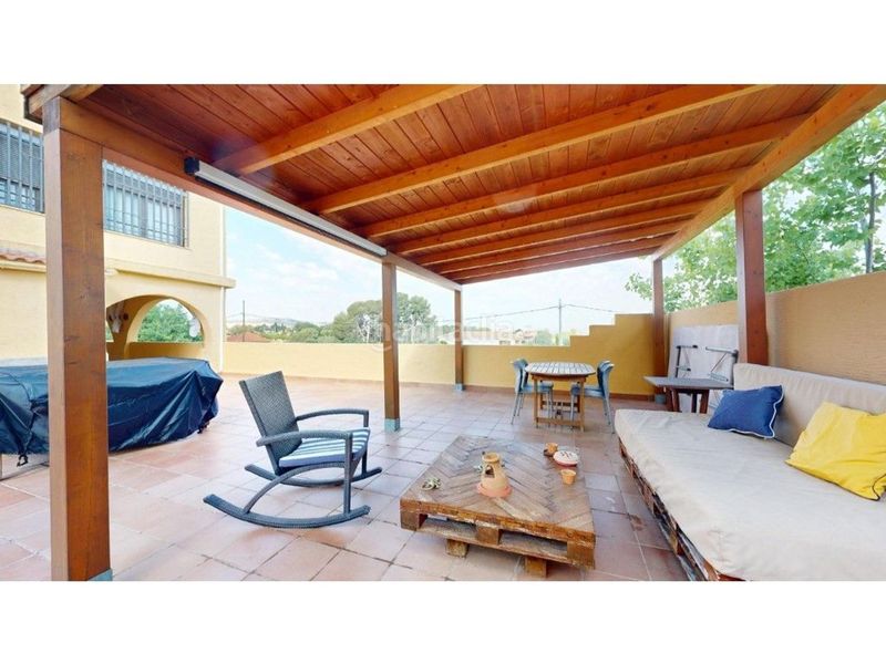 Foto fee6bbca-4fd0-4431-8354-ddc3f50873d6. Casa amb calefacció aparcament piscina a Riba - roja de Túria