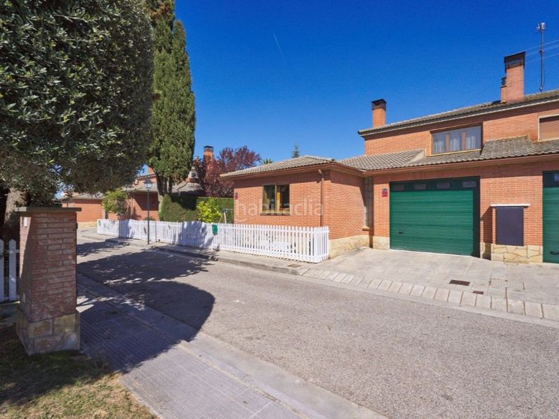 Foto 1ffafcd6-30e1-413b-9551-25831793468c. Casa amb calefacció aparcament piscina a Miralbueno Zaragoza