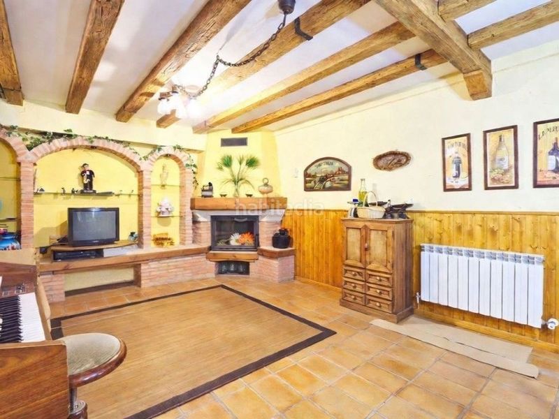 Foto 5b263940-b579-4341-a651-86d908e48974. Casa amb calefacció aparcament piscina a Miralbueno Zaragoza