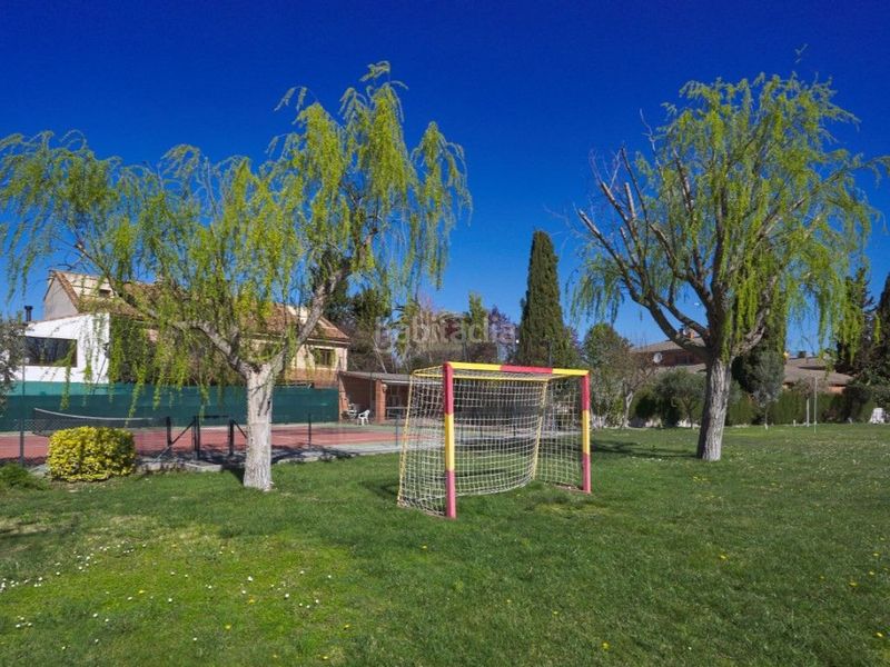 Foto 8a28aab3-a78f-4abc-97ed-45586fc02c57. Casa amb calefacció aparcament piscina a Miralbueno Zaragoza