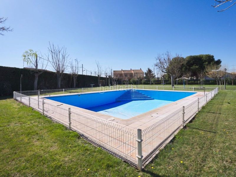 Foto ae0e0375-43a1-41ac-b5b5-c1468ae732d8. Casa amb calefacció aparcament piscina a Miralbueno Zaragoza