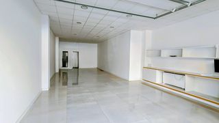Business premise  Avenida llombay. Amplio local comercial en avenida principal  salida de humos