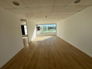 Lloguer Local Comercial  Calle algepser. Amplio local de 75 m ubicado dentro de un espacio deportivo