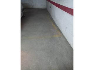 Miete Autoparkplatz  Calle begoña. Alquiler de plaza de garaje  con capacidad para coche y moto en