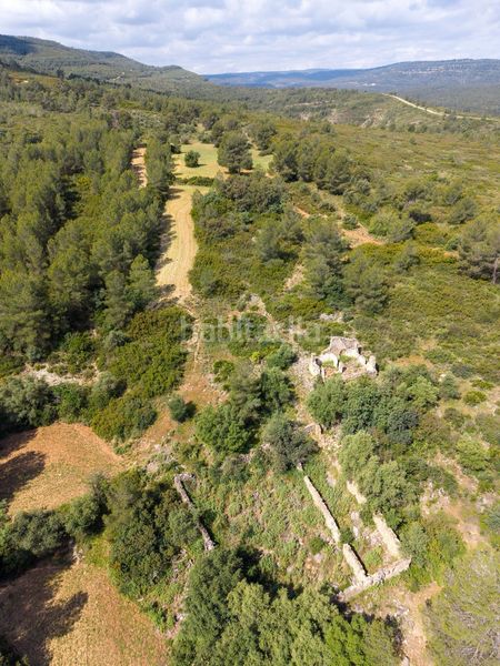 Foto f21aea49-2e27-4704-8e73-f58e0b7f9f61. Masia a Enguera