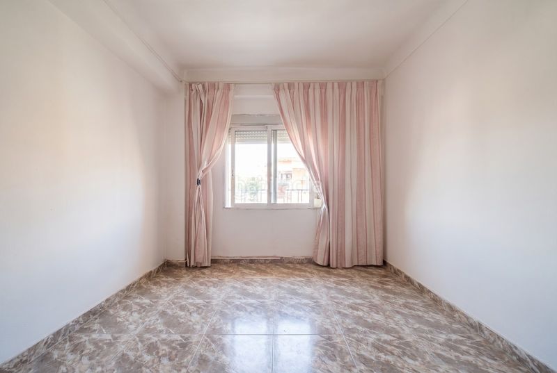 Foto e6b1c0f2-2ead-4bed-a4ba-2065bea009d0. Pis a Torrefiel Valencia