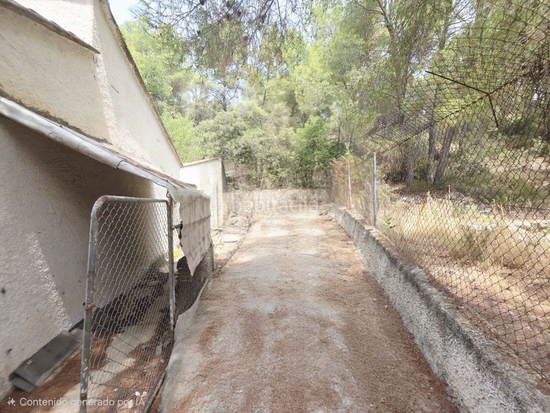 Foto f9f25577-6014-4b7b-8063-dda5f51e2a97. Xalet amb aparcament a Chulilla