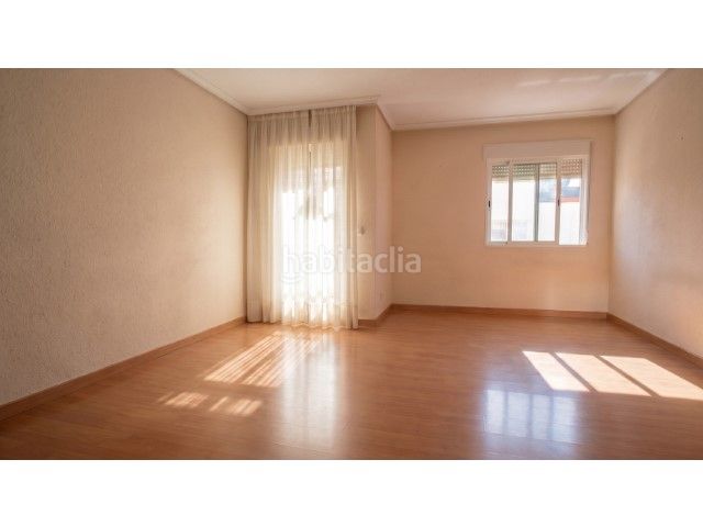 Foto f9c1dbbb-aeb6-4828-8fe3-22a9401835c2. Pis a Massamagrell