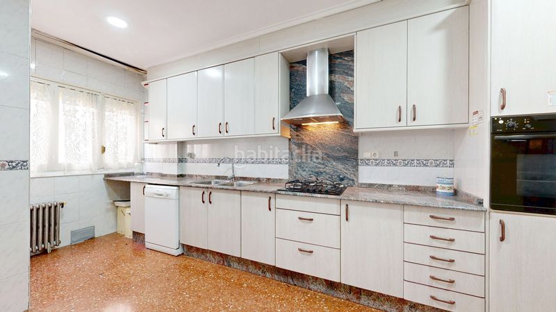 Foto e78d44b6-6a03-4bd1-90c1-fbf68227efcb. Pis a El Botànic Valencia
