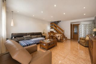 Semi detached house in Moncada. Adosado en moncada