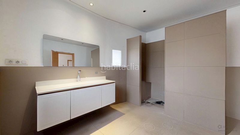 Foto b0562793-8e03-49c3-94ee-8d61d52d977e. Casa amb aparcament a Llutxent