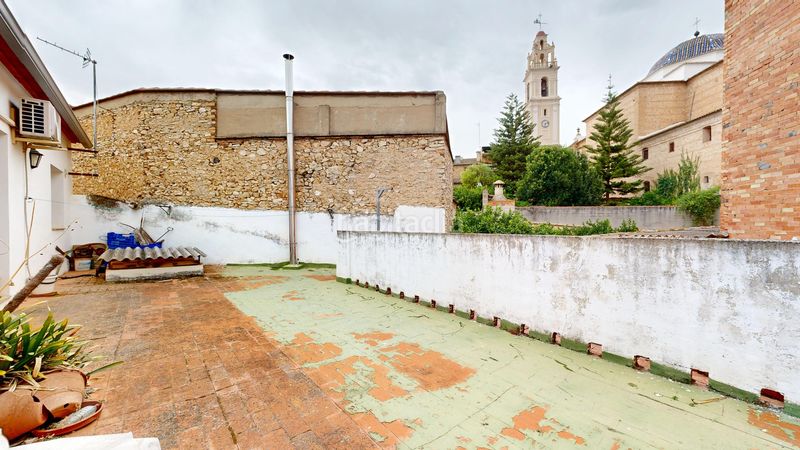 Foto f720220d-2c17-4f8a-8abb-6950e99d6219. Casa amb aparcament a Llutxent