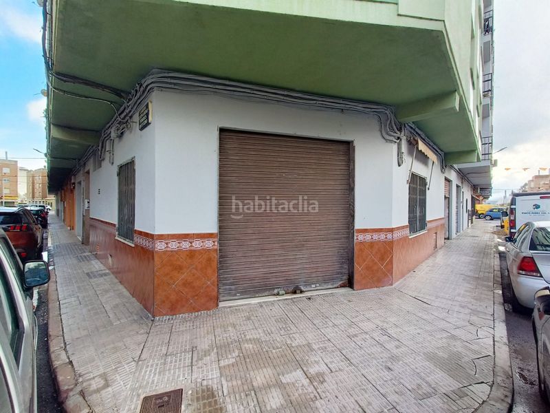 Foto 6672a01f-ab84-422a-b6d4-139af908ecba. Local comercial local en esquina con mucha fachada en Burriana
