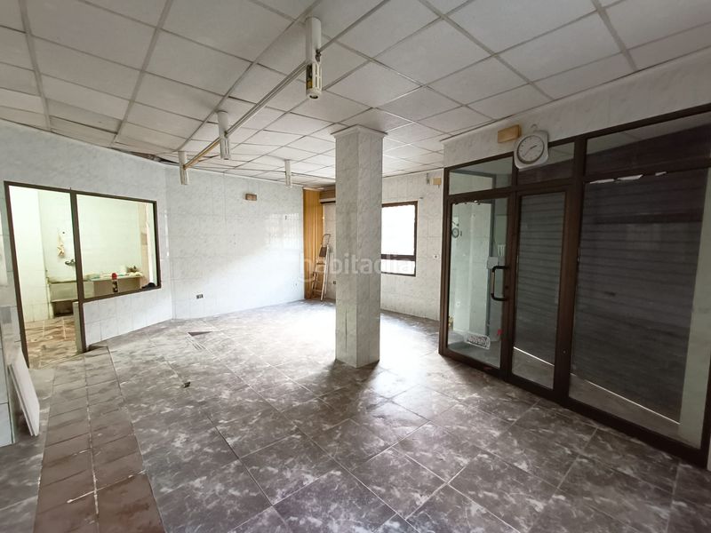 Foto 7a579d12-fd18-4503-86b4-99a72fc06984. Local comercial local en esquina con mucha fachada en Burriana
