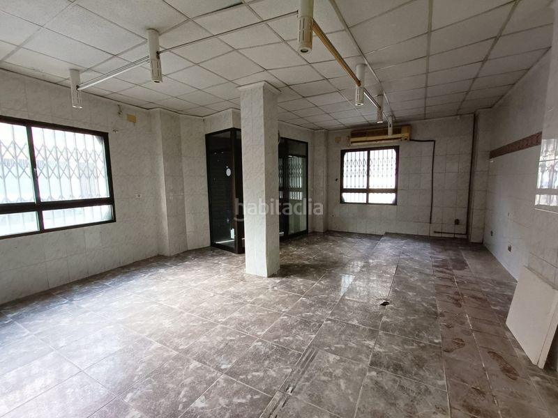 Foto 8fb8c91c-7868-4a59-b614-698354cb8353. Local comercial local en esquina con mucha fachada en Burriana