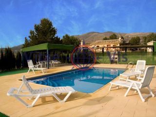 Haus in Parrilla. Cortijo con piscina en ortillo