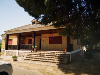Chalet en Carretera de aguilas purias. Bonito chalet en el centro de purias con piscina