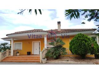 Xalet a Carretera de la almenara. Chalet de 4 dormitorios con piscina en campillo