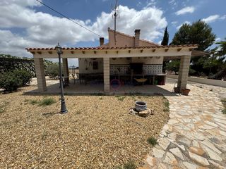 House in Tercia. Casa de campo con tres dormitorios en tercia con amplios jardine
