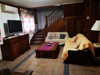 Casa a N/a. Lujoso chalet en tercia