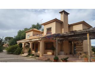 Casa in Purias. Chalet en purias con parcela vallada