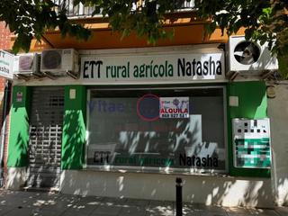 Location Local commercial à Calle fuerzas armadas. Bajo comercial de 80 m2 más 175 m2 de sótano en avda.fuerzas arm